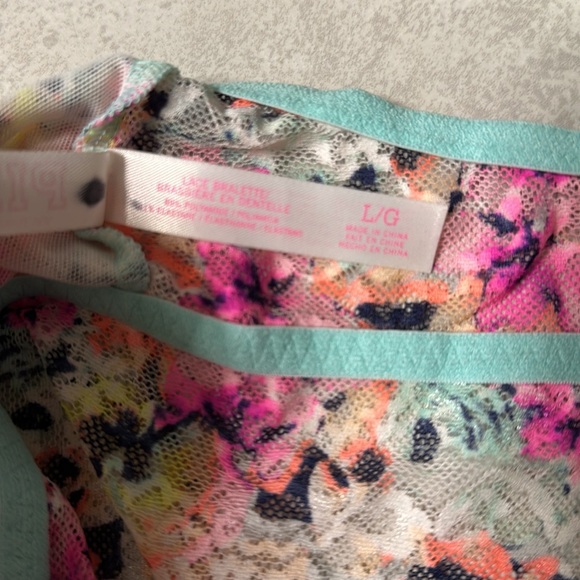 PINK Victoria’s Secret Lace Bralette - Picture 4 of 5